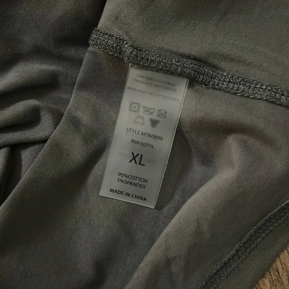 NWT MONO B Men’s Classic Crew Active‎ Tee in grey